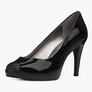 Bandolino. Black Patent Leather Stiletto Heels with Pointed Toe